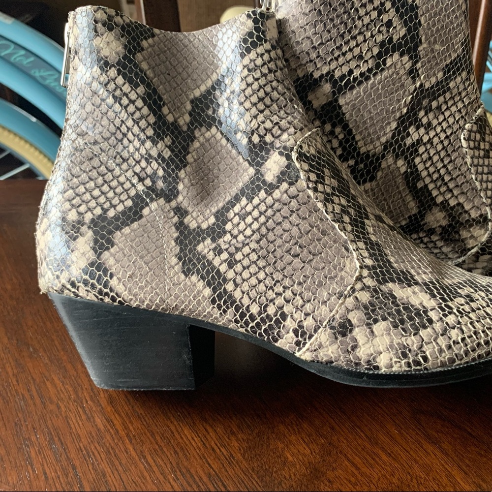 Steve Madden boot